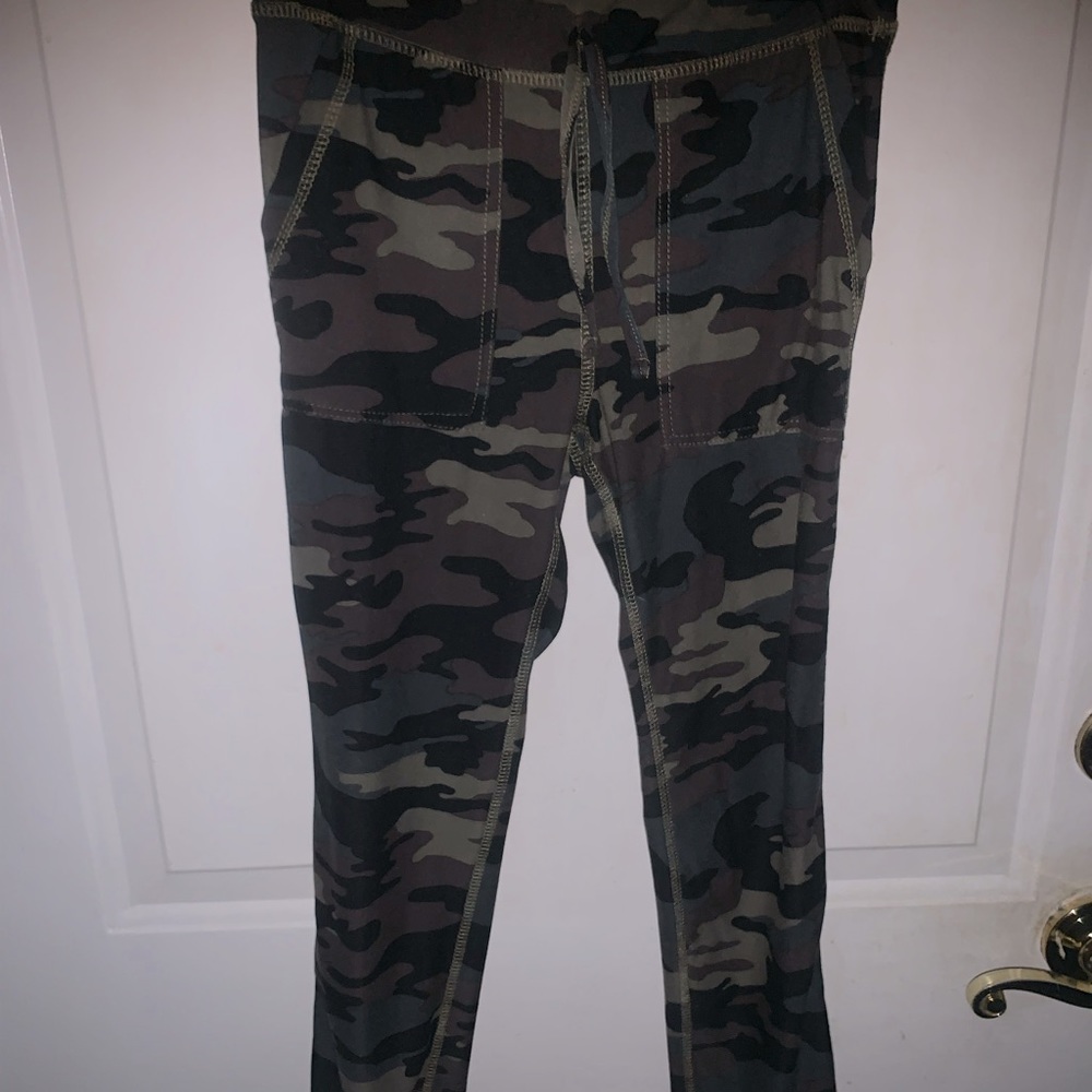 Trendy Girls Joggers • Size M (10/12)